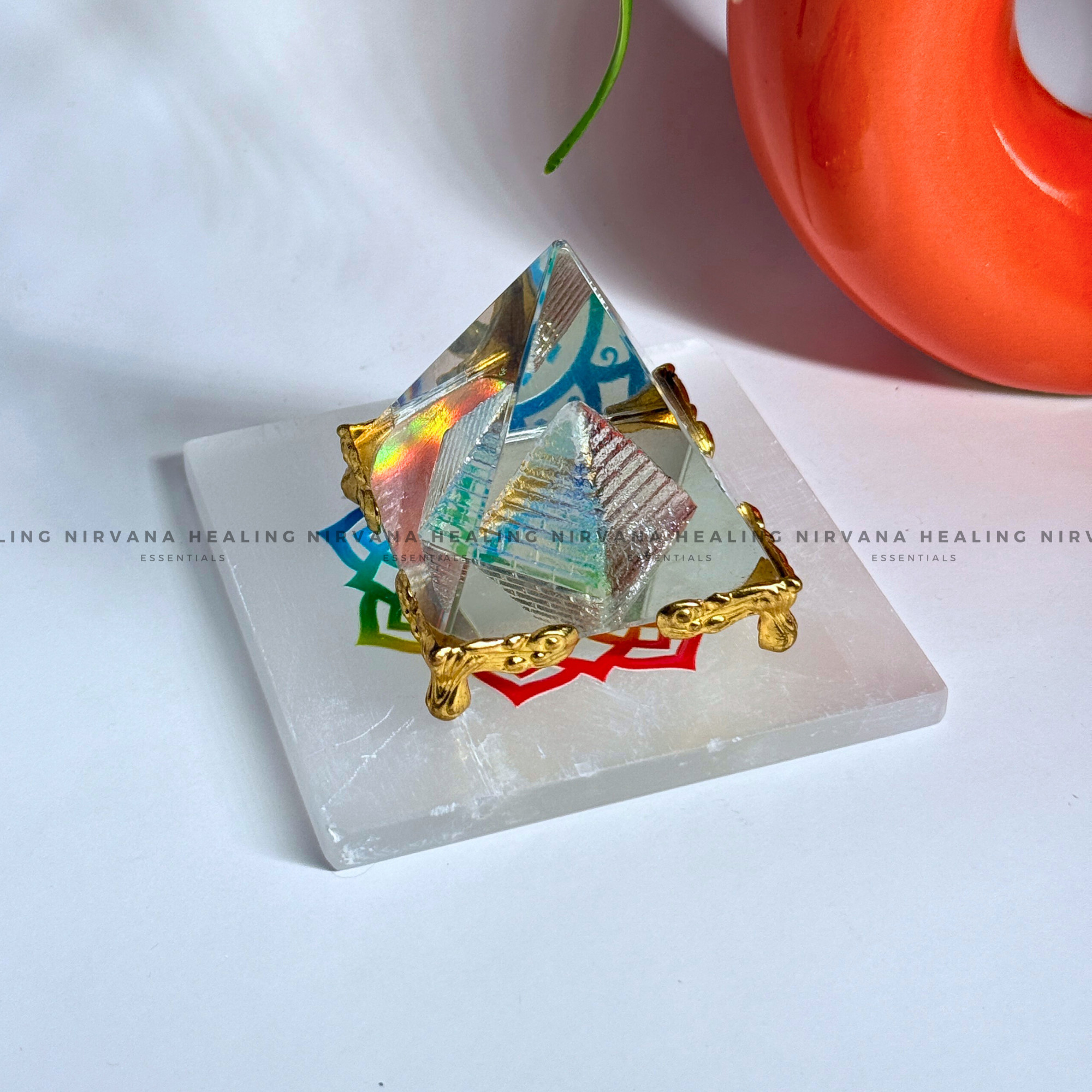 SELENITE AUM CHARGING PLATE
(Aura Cleansing ,Charging, Cleansing And Purification). - Image 3