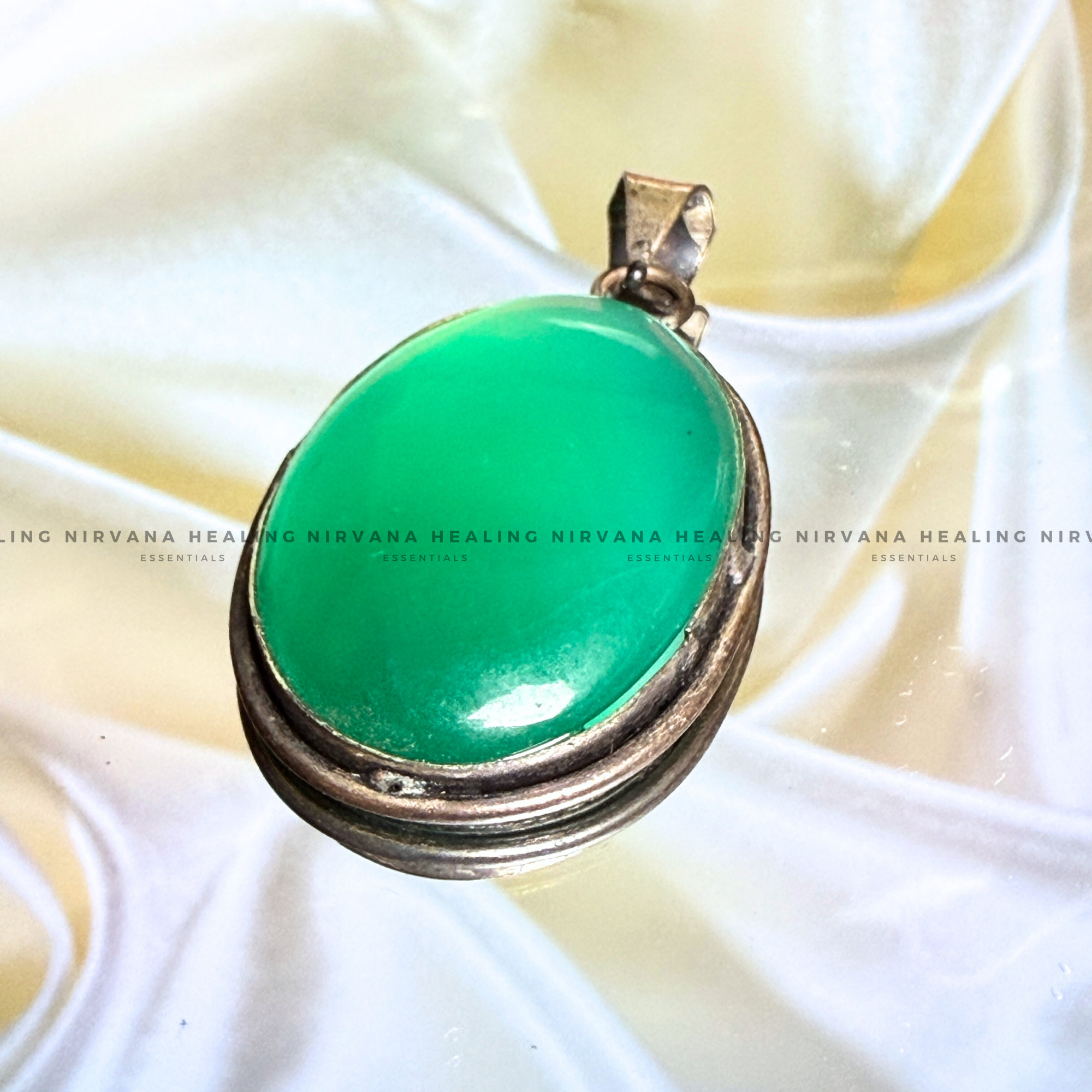 GREEN AVENTURINE OVAL CRYSTAL PENDANT (Luck, Money, Abundance, Career And Growth).