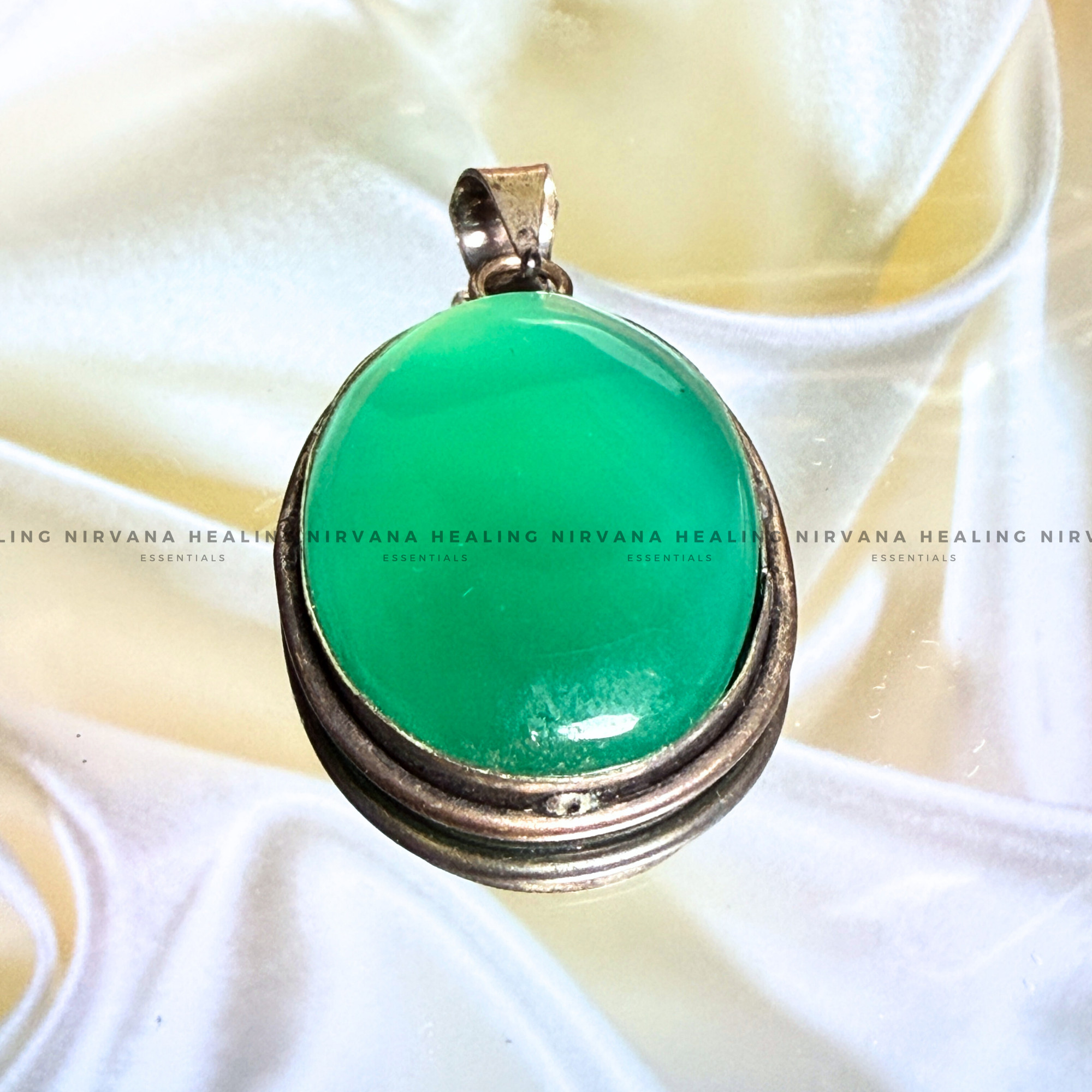 GREEN AVENTURINE OVAL CRYSTAL PENDANT (Luck, Money, Abundance, Career And Growth).
- Image 6