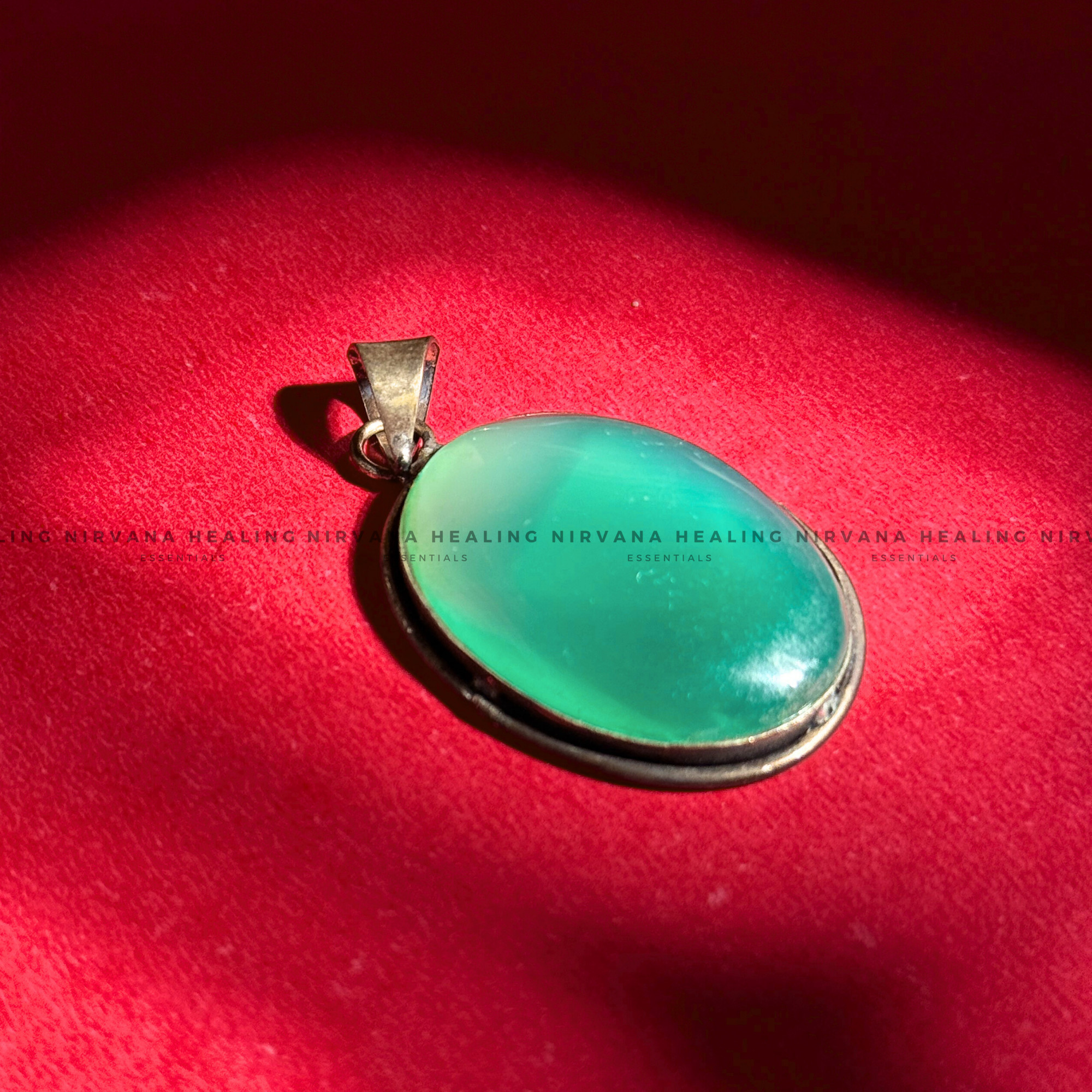 GREEN AVENTURINE OVAL CRYSTAL PENDANT (Luck, Money, Abundance, Career And Growth).
- Image 3