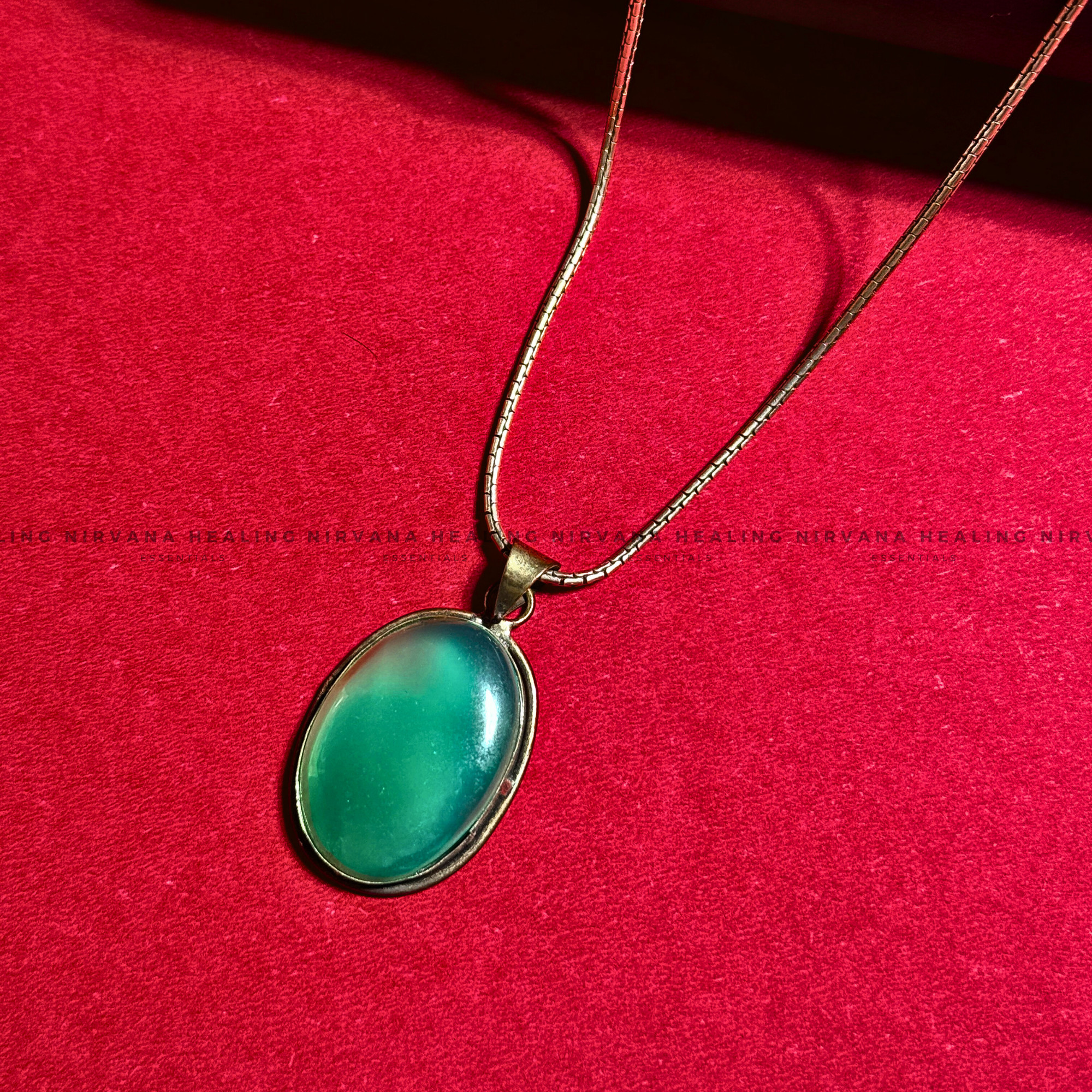 GREEN AVENTURINE OVAL CRYSTAL PENDANT (Luck, Money, Abundance, Career And Growth).
- Image 8