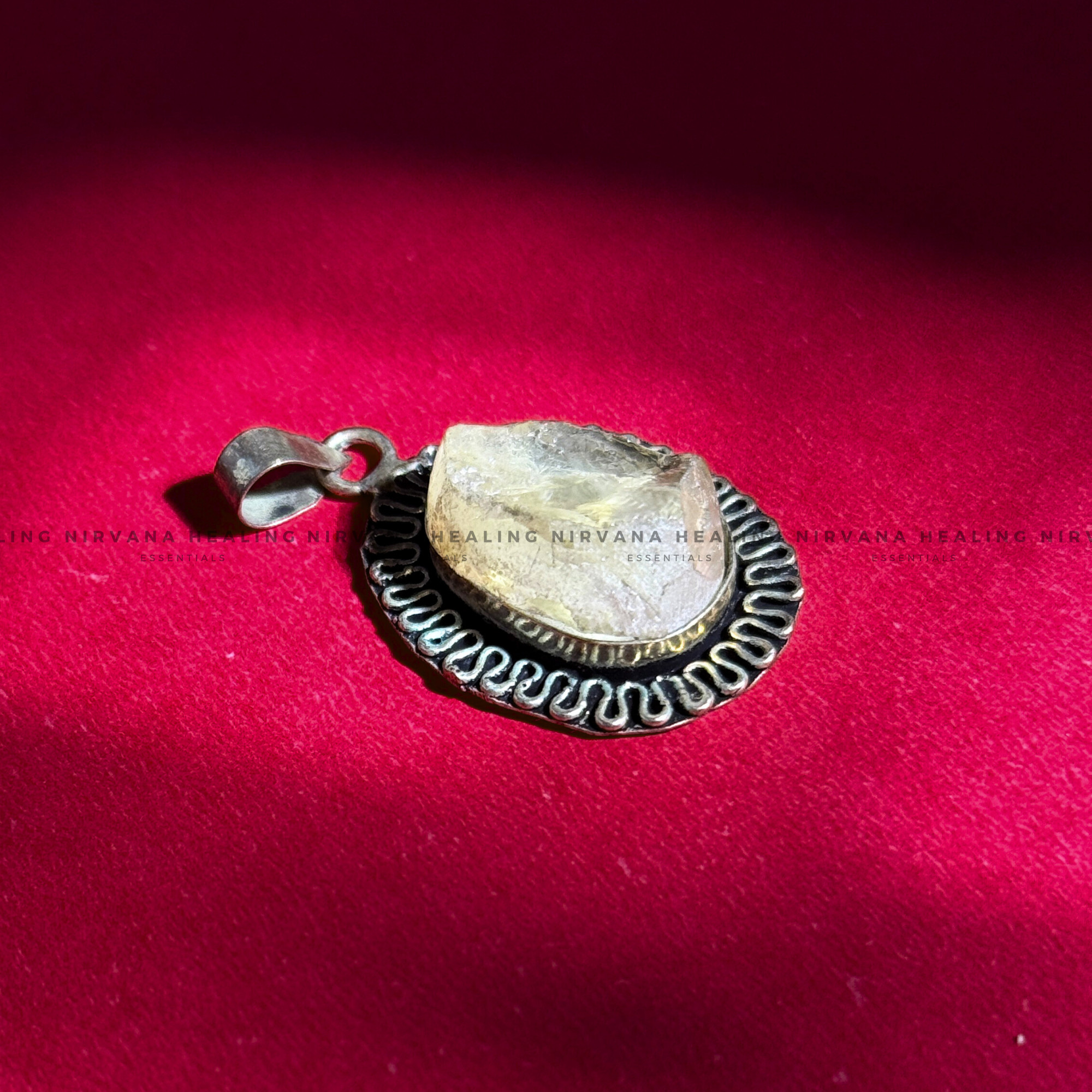 CLEAR QUARTZ RAW PENDANT (Mental Clarity, Master Healer And Energy Amplifier).
- Image 5
