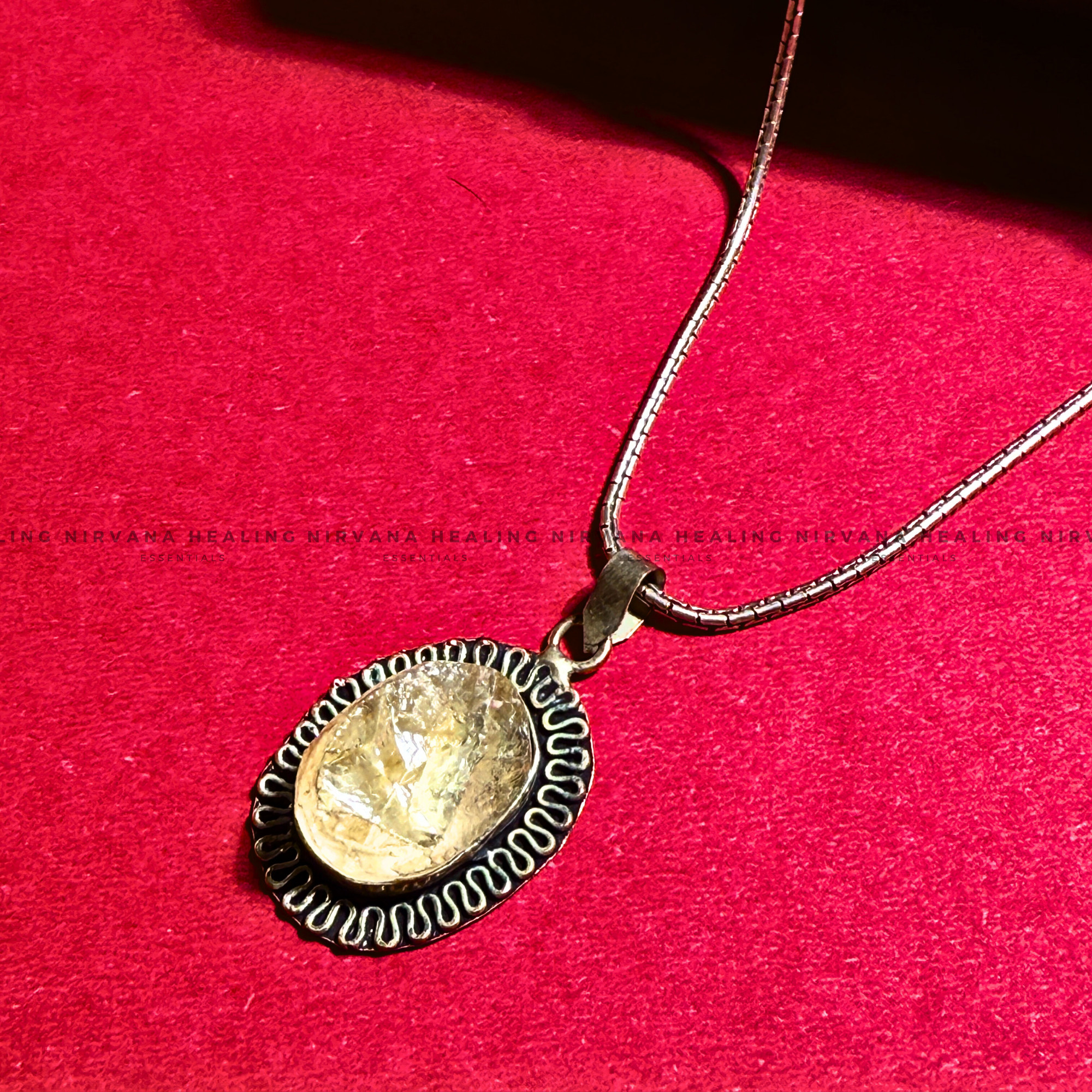 CLEAR QUARTZ RAW PENDANT (Mental Clarity, Master Healer And Energy Amplifier).
- Image 4