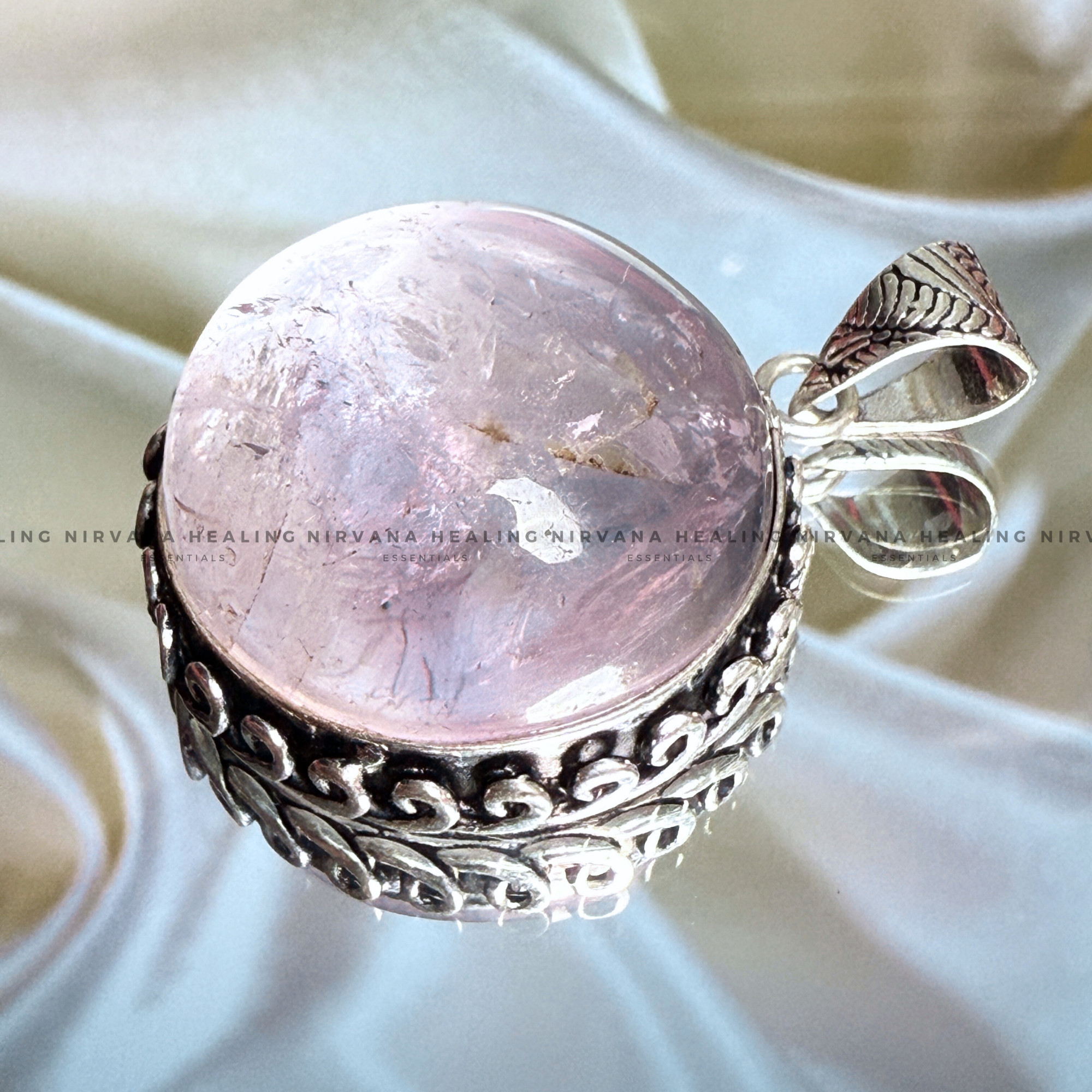 AURA QUARTZ ROUND PENDANT (Energy Amplifier, Aura Cleanser And Protection)