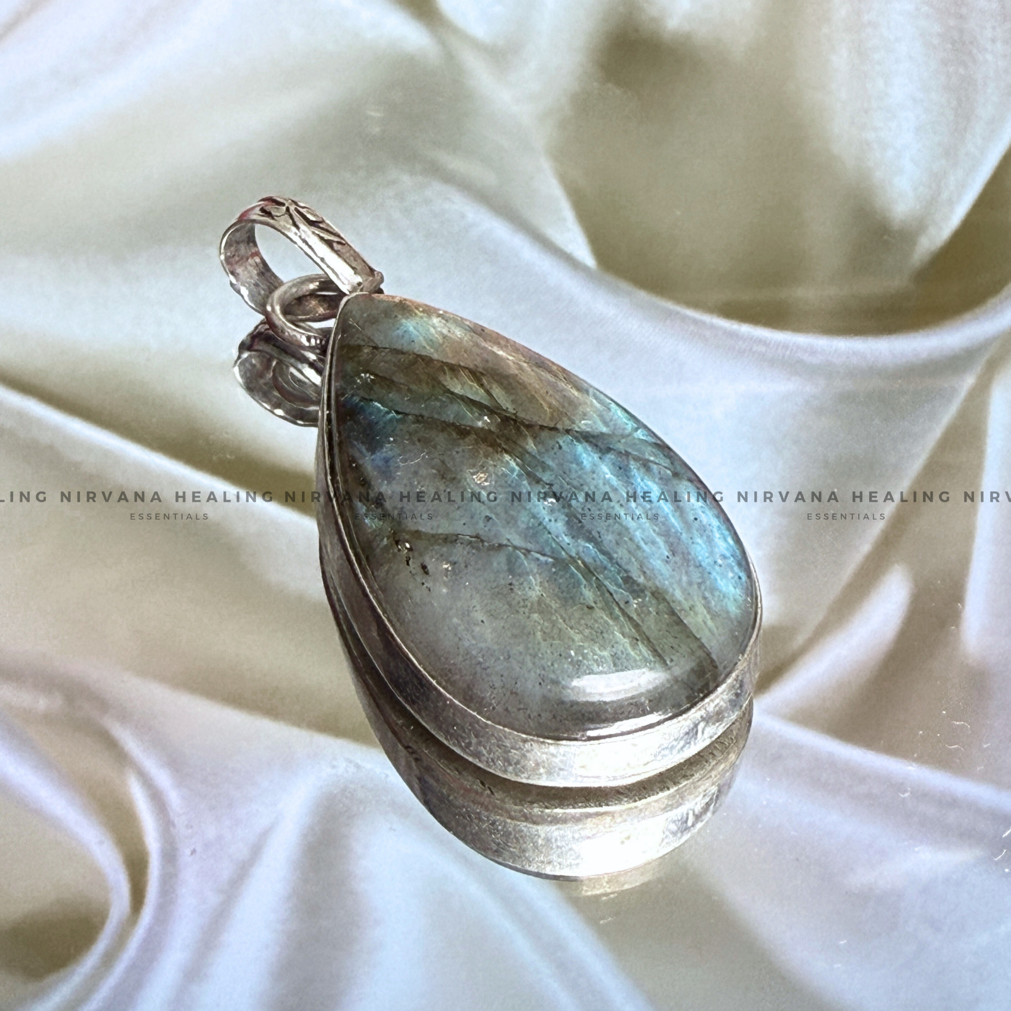 LABRADORITE CRYSTAL DESIGNER PENDANT (Intuition, Inner Power And Transformation).
- Image 5