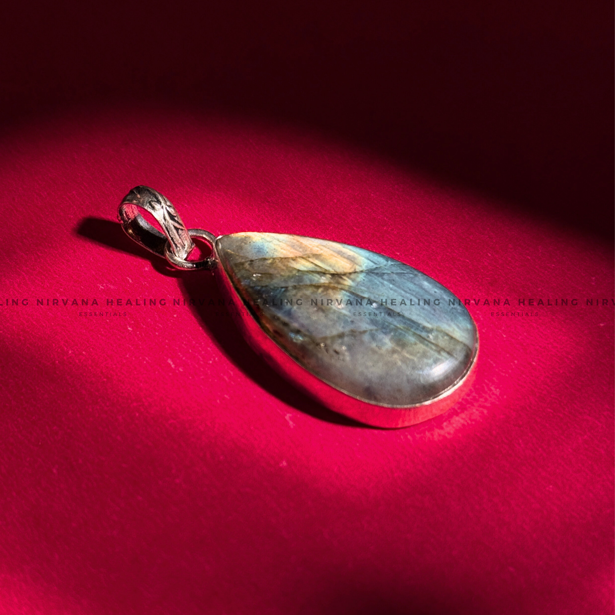 LABRADORITE CRYSTAL DESIGNER PENDANT (Intuition, Inner Power And Transformation).
- Image 8