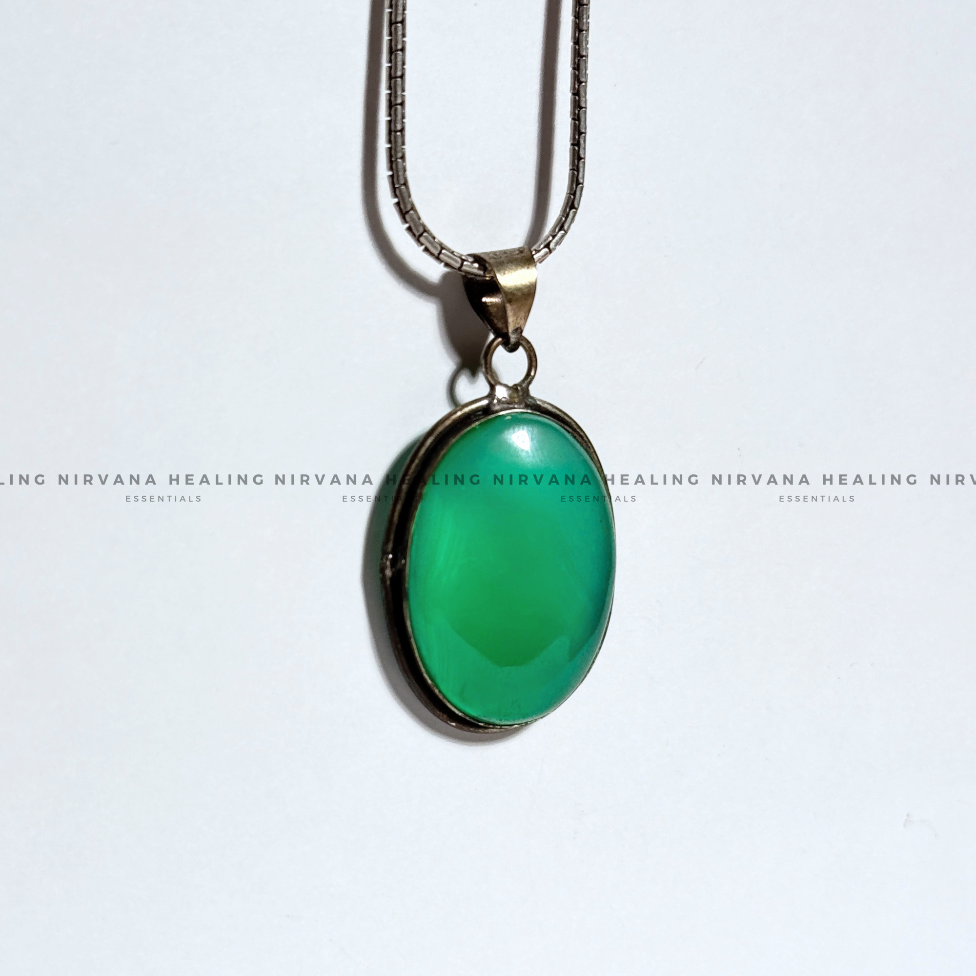 GREEN AVENTURINE OVAL CRYSTAL PENDANT (Luck, Money, Abundance, Career And Growth).
- Image 5